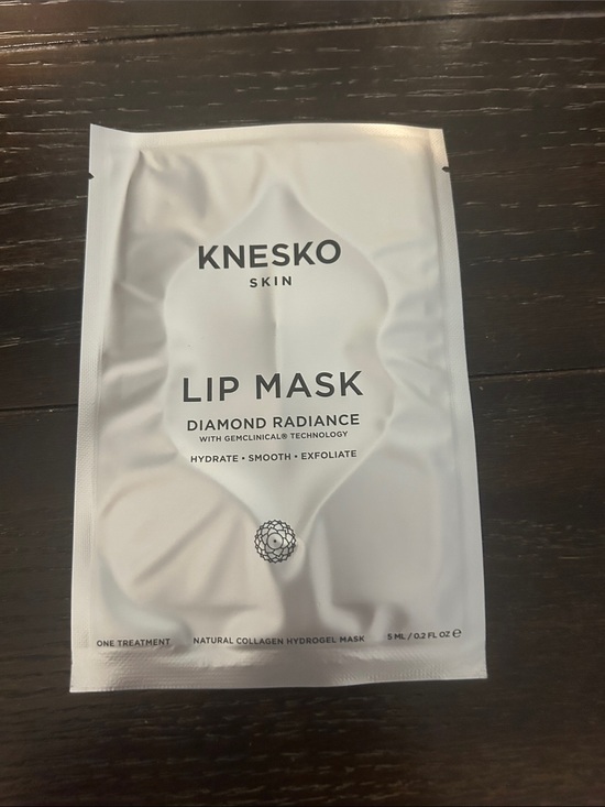 Other - KNESKO Skin Diamond Radiance Lip Mask – White
